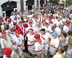 Hemingway Days 2004 photo - Duval Street, Key West